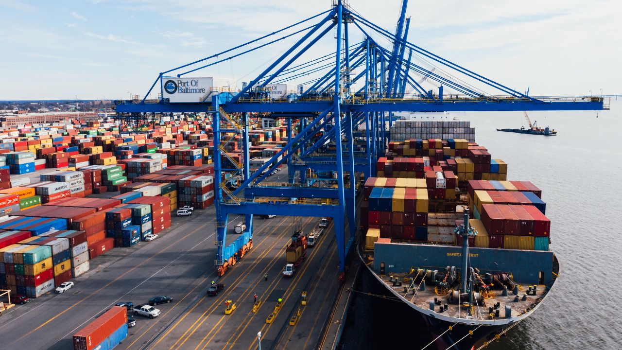 How to Choose the Right Freight Forwarder | Global Wave Dynamics